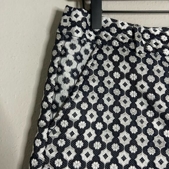 Loft Geometric Print Flat Front Shorts Size 8 - Picture 3 of 13